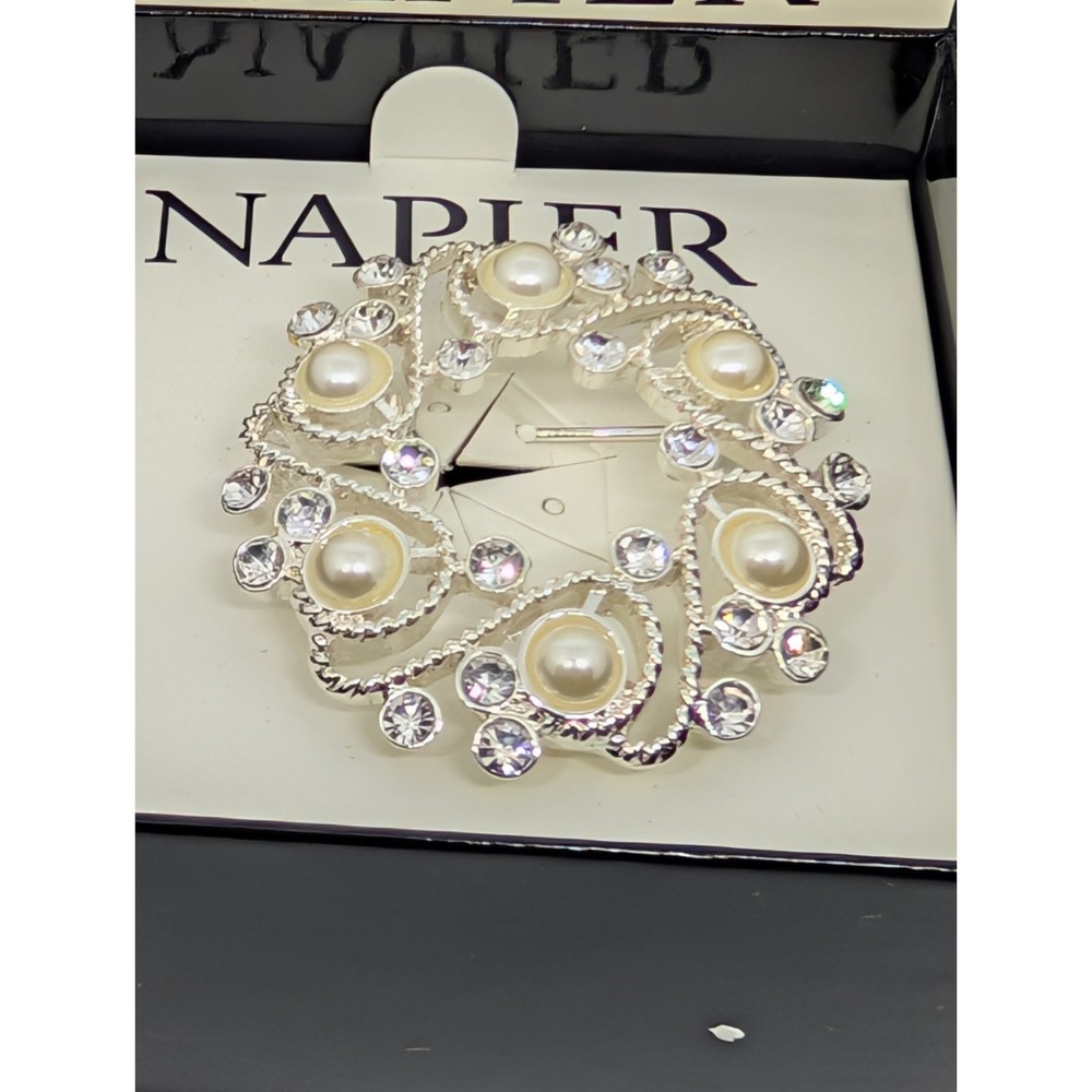 NAPIER Rhinestoneβ & Faux Pearls Round Brooch Pin New in Box